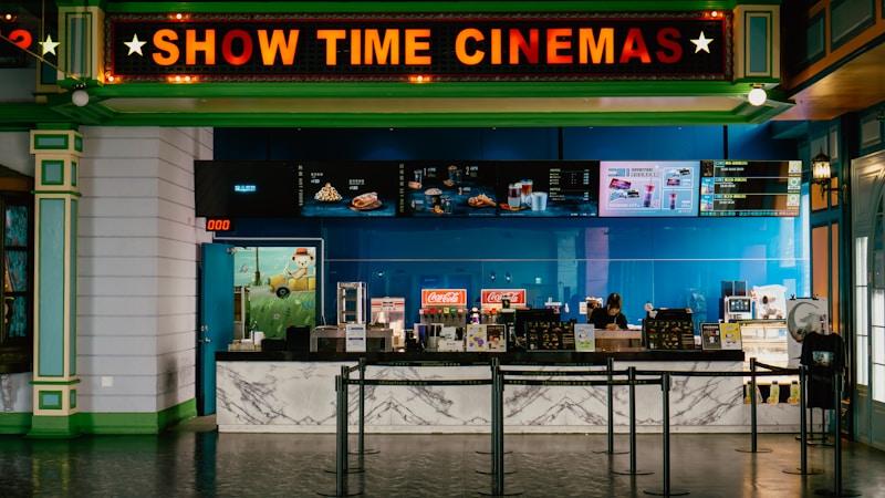 映画館は何分前に入るべき?上映前の流れと遅刻しない目安をやさしく解説