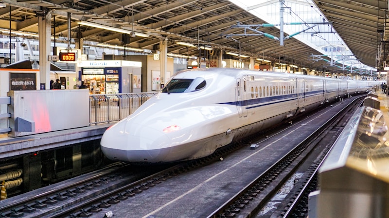 新幹線がすいてる時間はいつ?路線別の傾向と快適に座りやすい時間帯をやさしく解説
